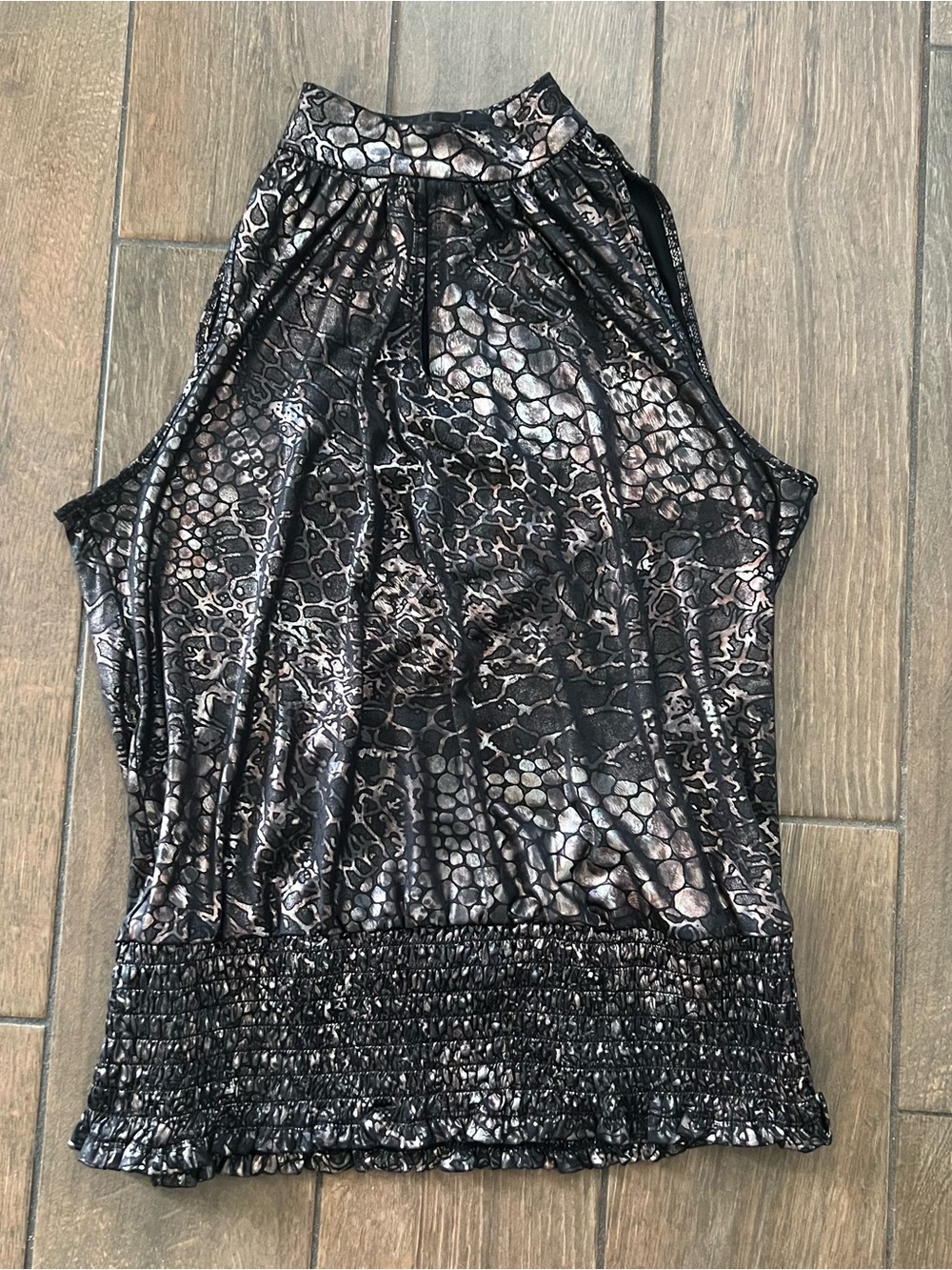 Essentials by Milano Sleeveless Keyhole Top size M